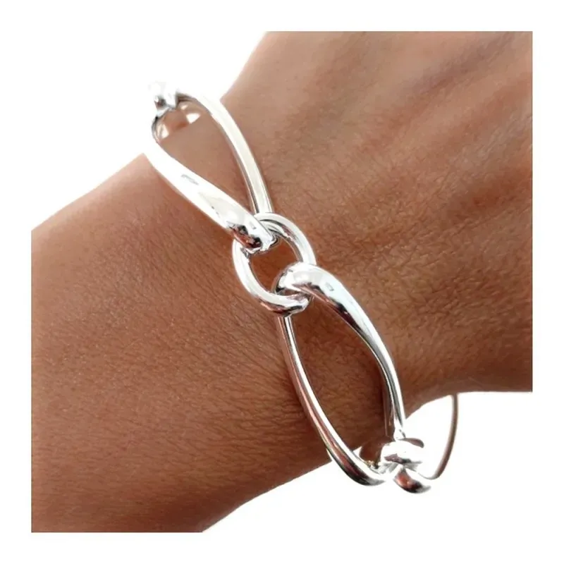 Pulsera en Plata de Ley 925m de 17 cm. con eslabones grandes huecos d
