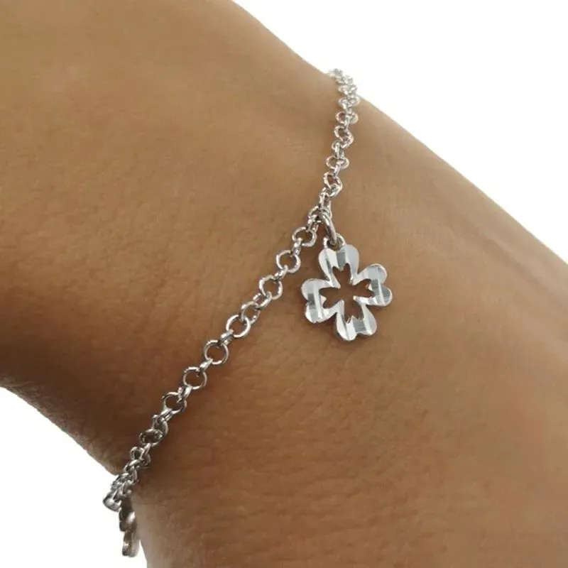 Pulsera Plata de Ley 925m con 17 cm. tréboles colgantes de 9 mm.