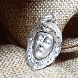 Colgante plata Ley 925m rostro 28mm. macizo Virgen del Rocío mate detalles tallados brillo