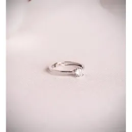 Solitario en Oro de 18k con diamante central de laboratorio 0.5ct. di