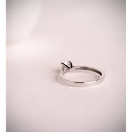 Solitario en Oro de 18k con diamante central de laboratorio 0.5ct. di