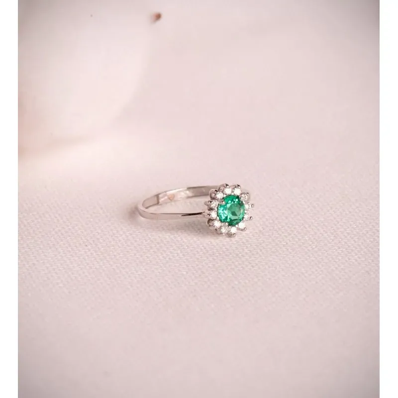 Sortija Oro Blanco 18k esmeralda recristalizada 5 mm. con 12 diamante