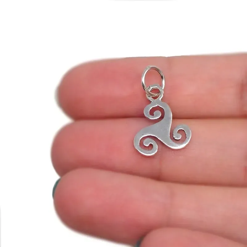Trisquel plata Ley 925m colgante amuleto 16 mm. macizo unisex