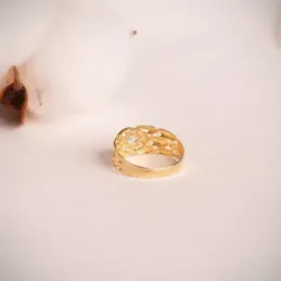 Sortija Panter en Oro 18k con esmeralda natural de 4 mm. circonitas a