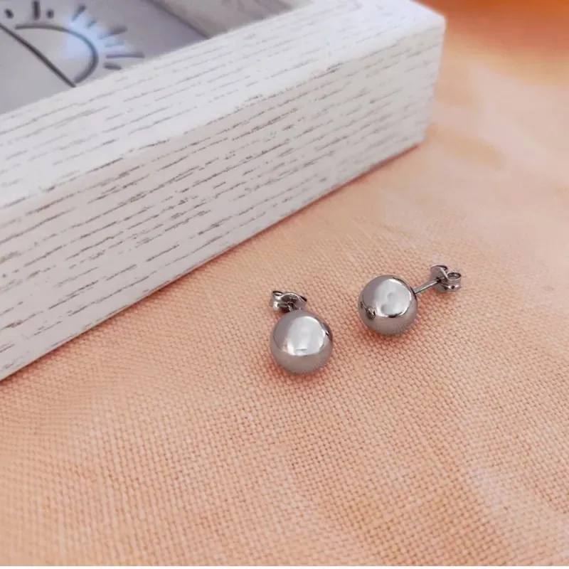 Pendientes oro blanco 18k bola lisa 7mm. cierre presión
