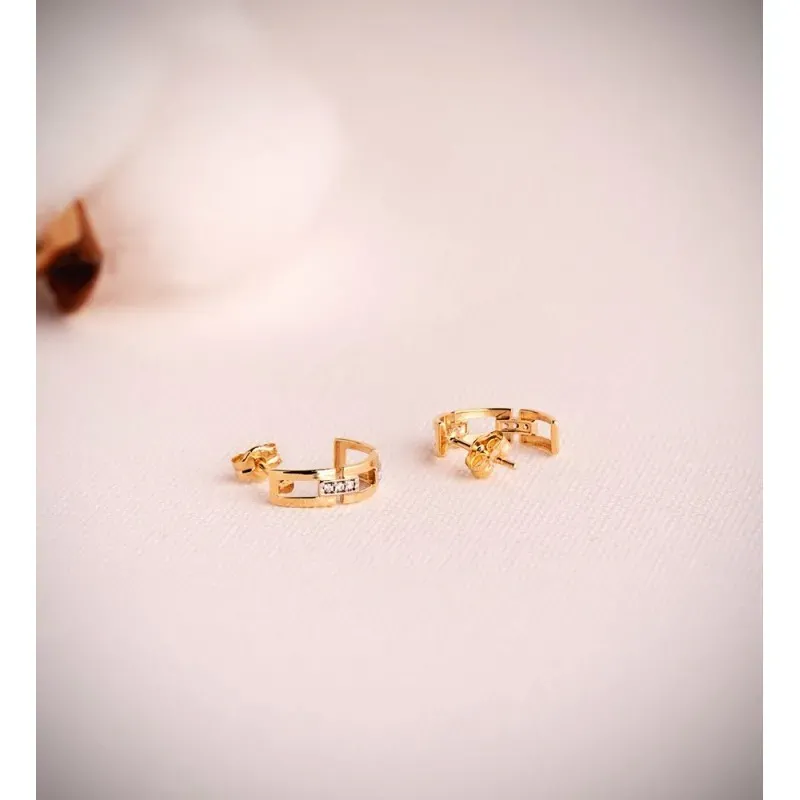 Pendientes Oro Bicolor 18k con 13 mm. medio aro eslabones con circoni