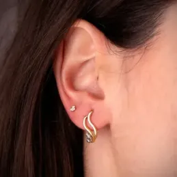 Pendientes en Oro Bicolor de 18k con 16 mm. bandas onduladas circonit