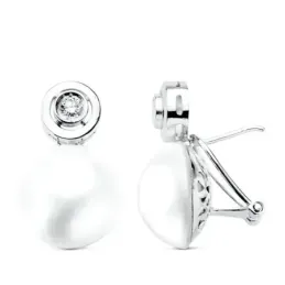 Pendientes en Oro Blanco de 18k con 12 mm. perla japonesa en el centr