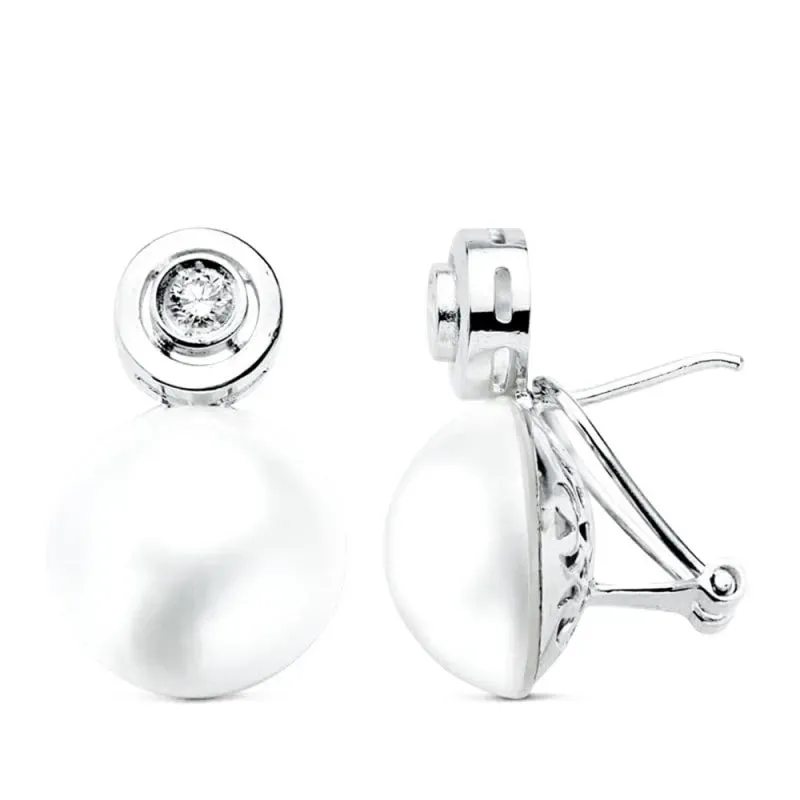 Pendientes en Oro Blanco de 18k con 12 mm. perla japonesa en el centr