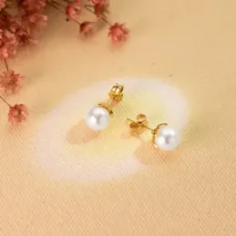 Pendientes en Oro Blanco de 18k con perla cultivada de 7 mm.