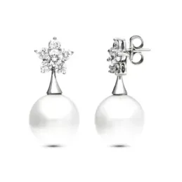 Pendientes en Oro Blanco de 18k con perla de 14 mm. detalle flor circ