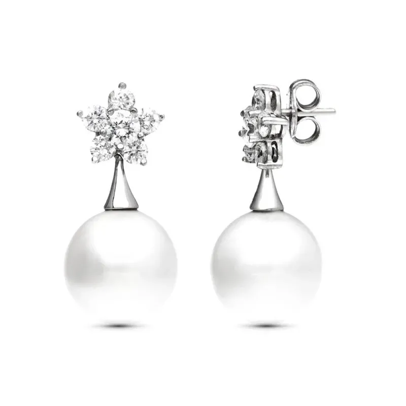 Pendientes en Oro Blanco de 18k con perla de 14 mm. detalle flor circ