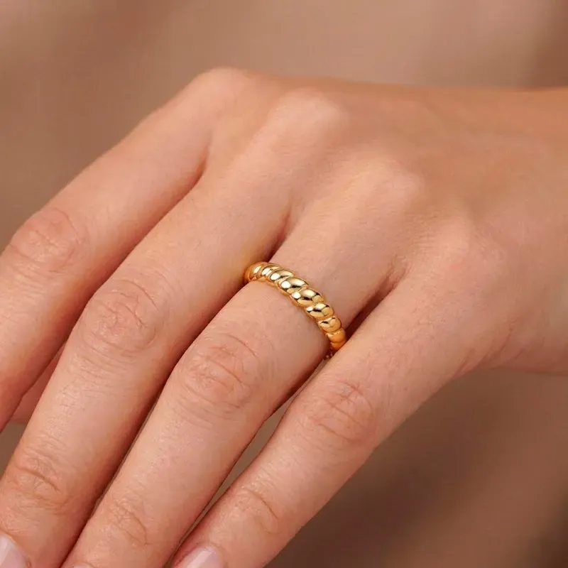Sortija Oro 18k mujer detalle gallones forma croissant brillo ancho m