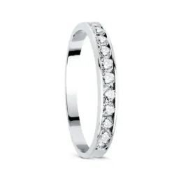 Alianza en Oro Blanco e 9k con circonitas carril y ancho de 2.5 mm.