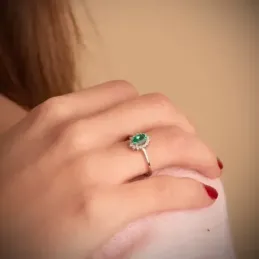 Sortija oro blanco 18k esmeralda 0.39ct. brillantes 0.14ct. [AB8843]