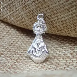 Virgen de Tíscar Silueta en Plata de Ley 925m con 22 mm. del pueblo d