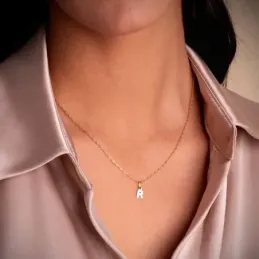 Colgante Inicial en Oro de 18k letra O con 8.3 mm. lisa acabada en br