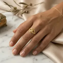 Virgen de Tíscar Sortija en Oro de 18k macizo ancho cabeza de 11 mm.