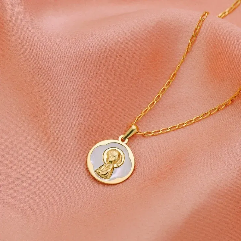 Virgen Niña medalla oro 18k Primera Comunión 15 mm. nácar centro