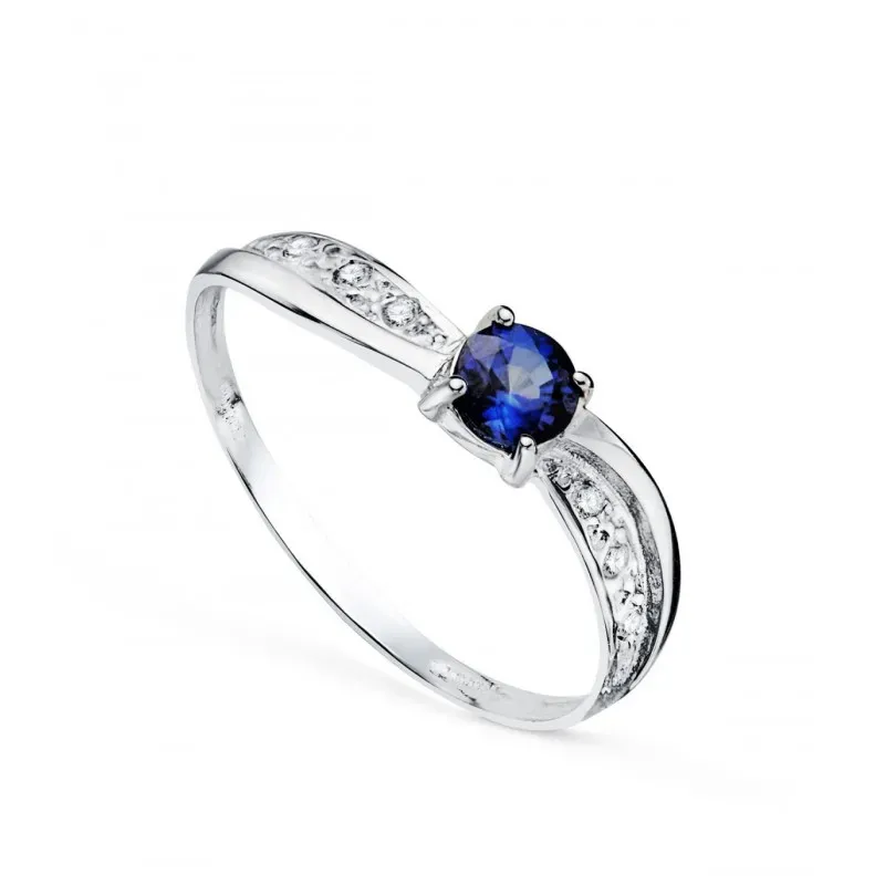 Solitario en Oro Blanco de 18k con zafiro de difusión de 0.32 ct. y c