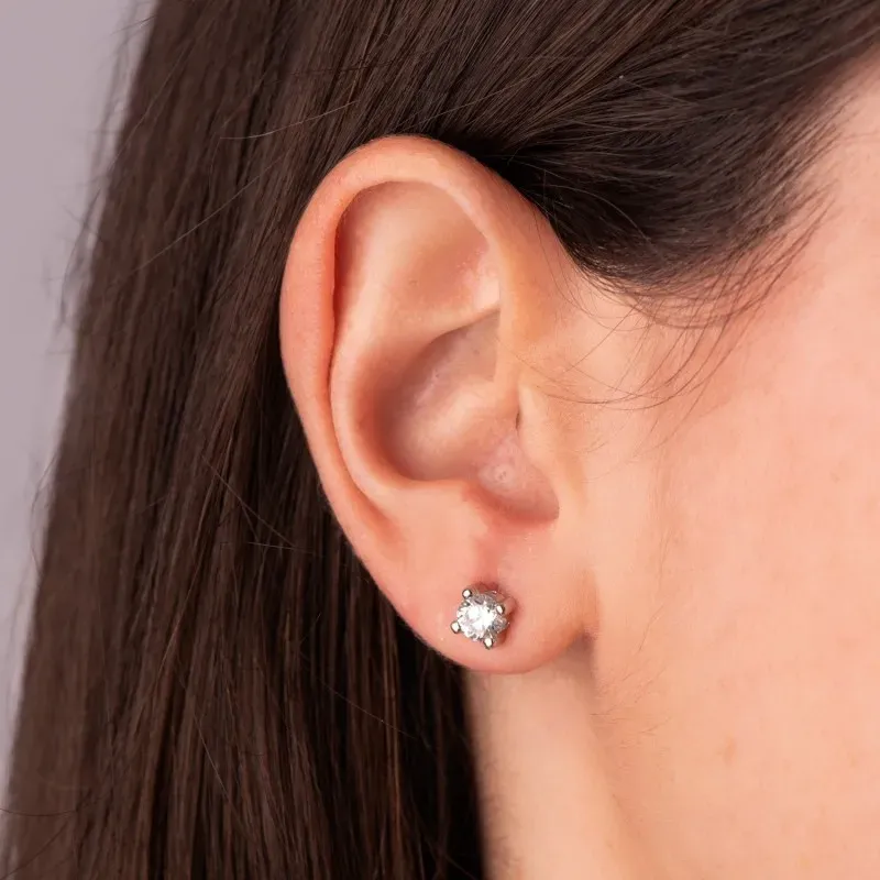 Pendientes en Oro Blanco de 18k con circonita de 5 mm. ancho de 5.5 m
