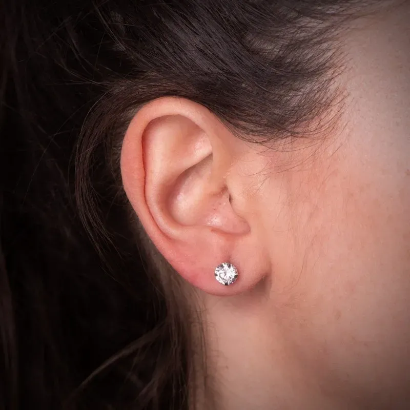 Pendientes Oro Blanco de 18k circonita de 6 mm. y cuatro garras