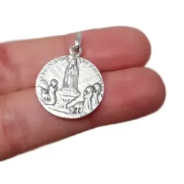 Virgen de Fátima Medalla en Plata de Ley 925m maciza de 20 mm. detal