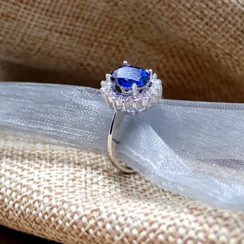 Sortija oro blanco 18k zafiro brillantes 0,56ct. [AB2839]