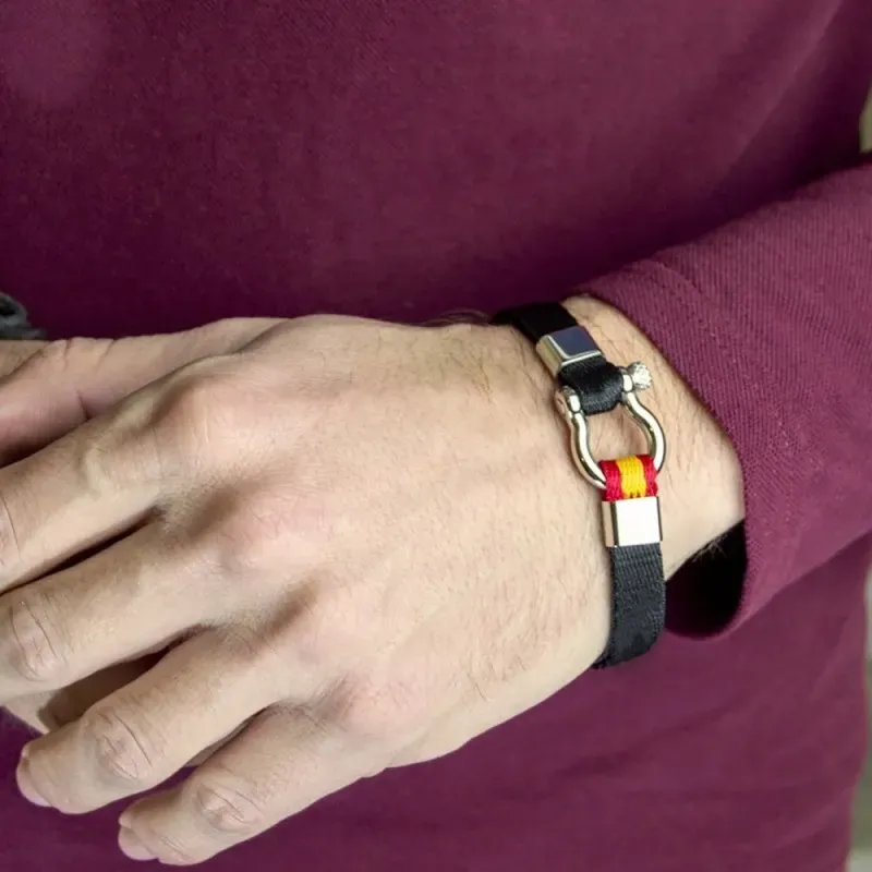 Pulsera Estribo en acero inoxidable con 21 cm. con detalles pulsera d