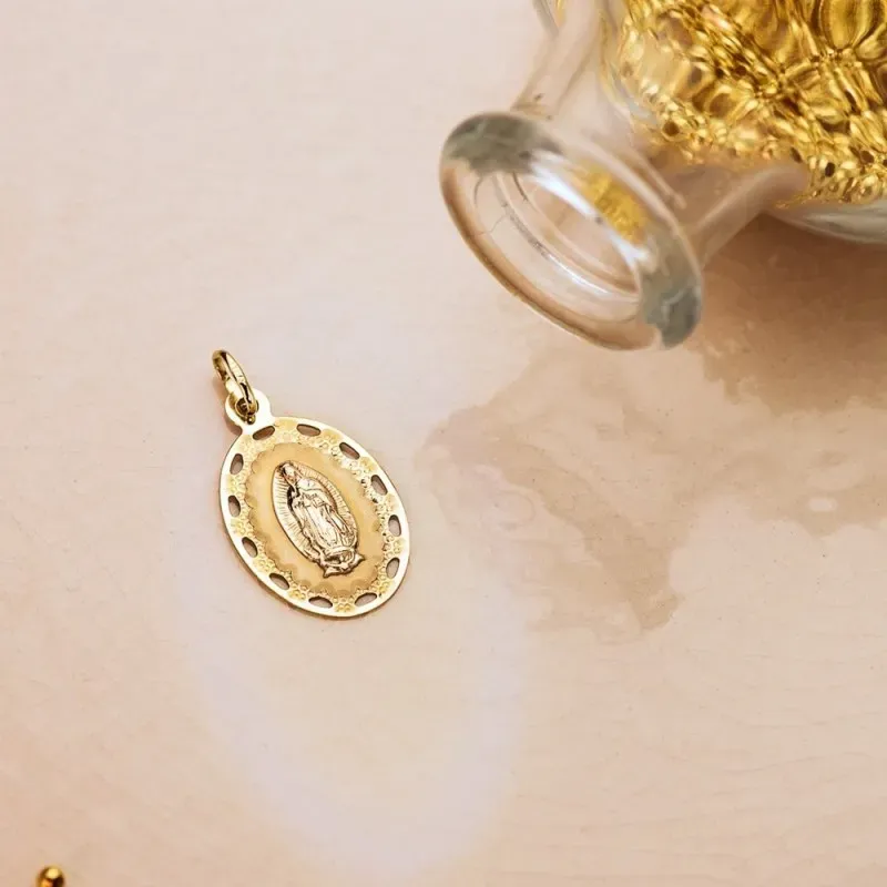 Virgen de Guadalupe Medalla Oro 18k unisex 23 mm. cerco calado