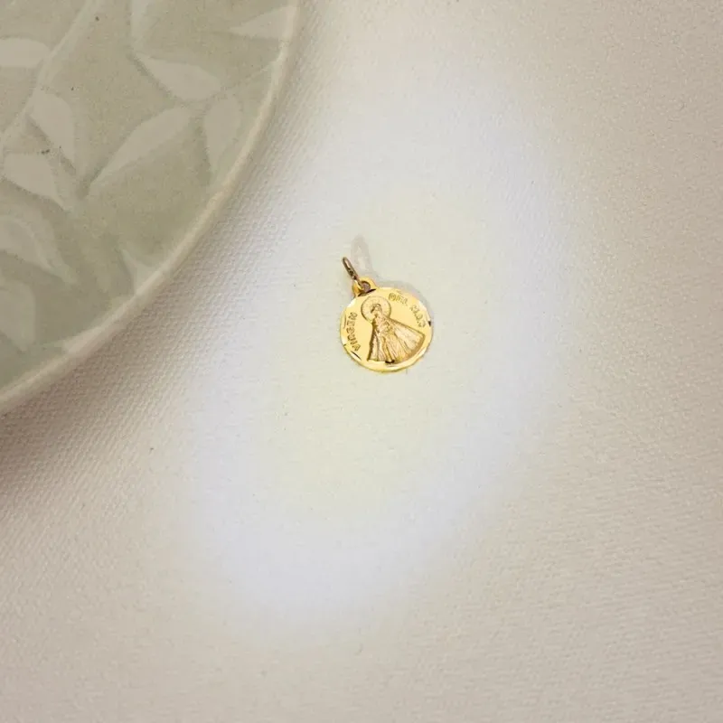 Virgen del Mar Medalla Oro 18k unisex 14 mm. bordes tallados. Grabaci