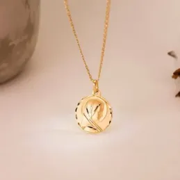 Virgen María Francesa Medalla Oro matizada 18k 18 mm. borde tallado.