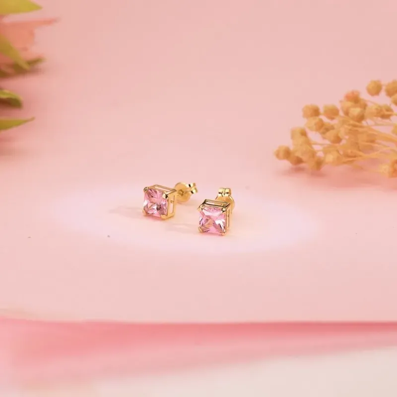Pendientes Oro 18k mujer 5.5 mm. piedra color rosa forma cuadrada