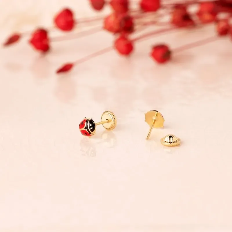 Pendientes Oro 18k niña 5.5 mm. forma mariquita esmaltada color