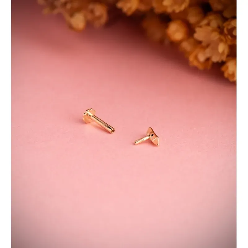 Piercing Pendiente para Oreja en Oro 18k forma rectangular 5 mm. con