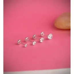 Pendientes en Oro Blanco de 18k para niña con circonita de 3 mm. y se