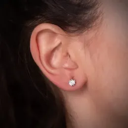 Pendientes Oro Blanco de 18k circonita de 5 mm. y cuatro garras
