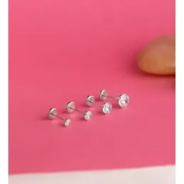 Pendientes en Oro Blanco de 18k con circonita de 3 mm. y cuatro garra