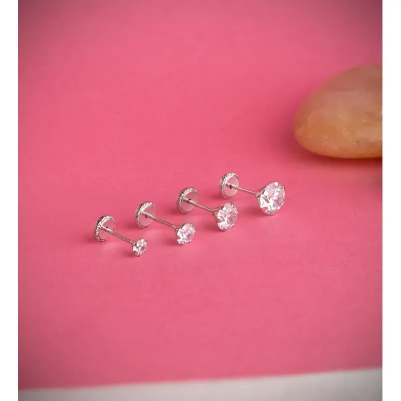 Pendientes en Oro Blanco de 18k con circonita redonda de 6 mm. y seis