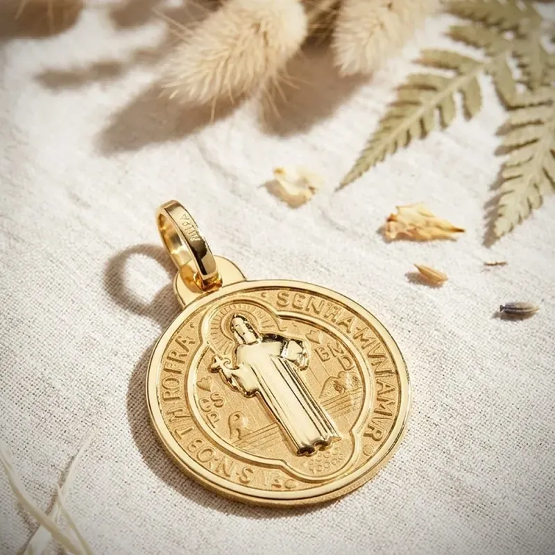 San Benito Medalla Oro 18k matizada 24 mm. combinada brillo