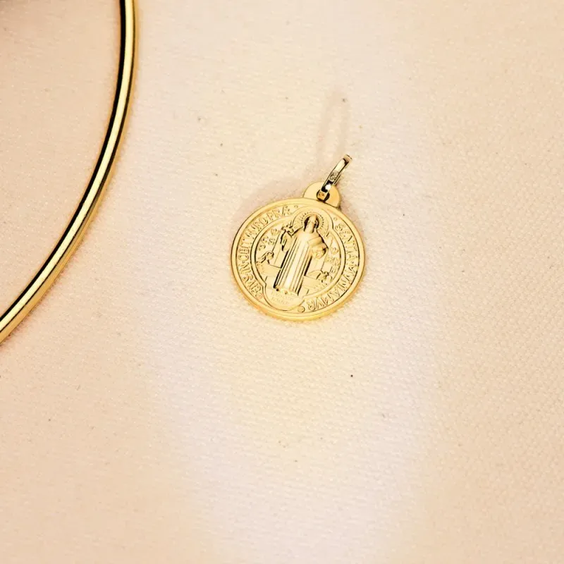 Medalla oro 18k escapulario 20mm. San Benito redondo trasera cruz