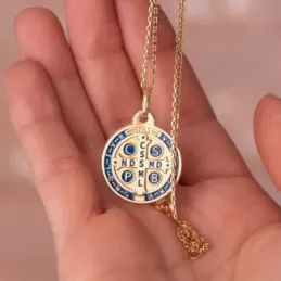 San Benito Medalla Escapulario de 18k con 20 mm. y detalle esmaltado
