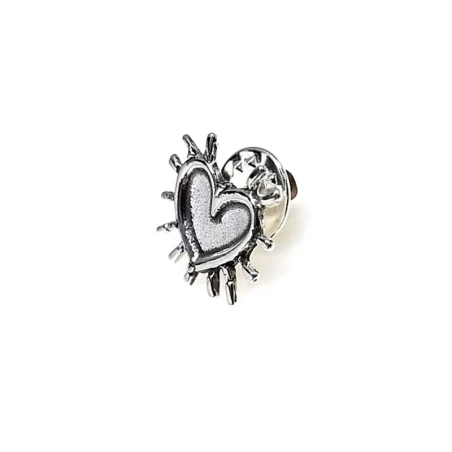 Pin plata ley 925m oxidado 17mm. liso corazón espinas [AA7714]
