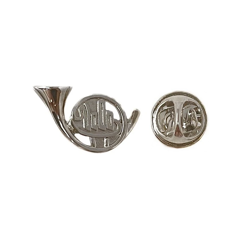 Pin metálico trompa 24 mm. plateado detalles relieve