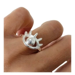 Ojo de Horus Sortija Plata Ley 925m mujer ancho máximo 13 mm.