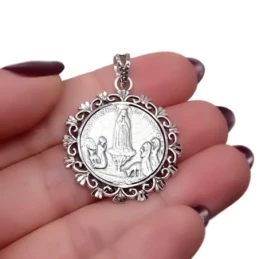 Virgen de Fátima Medalla Plata Ley 925m maciza 28 mm. cerco calado. G