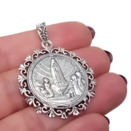 Virgen de Fátima Medalla Plata Ley 925m maciza 31 mm. cerco calado de